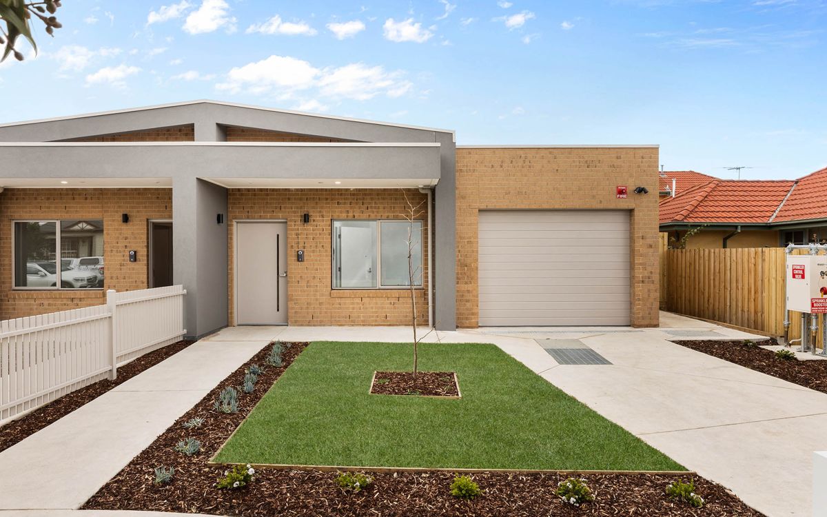 Gillies House front garden and entrance, Fairfield